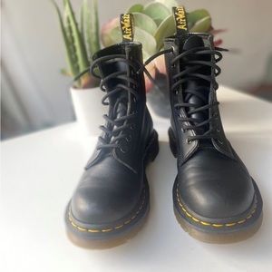 Barely worn Dr Martens 1460 boots (black) size US 7